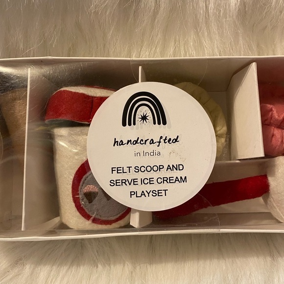 Felt Scoop And Serve Ice Cream Playset Ages 3+ Toy - Picture 3 of 5